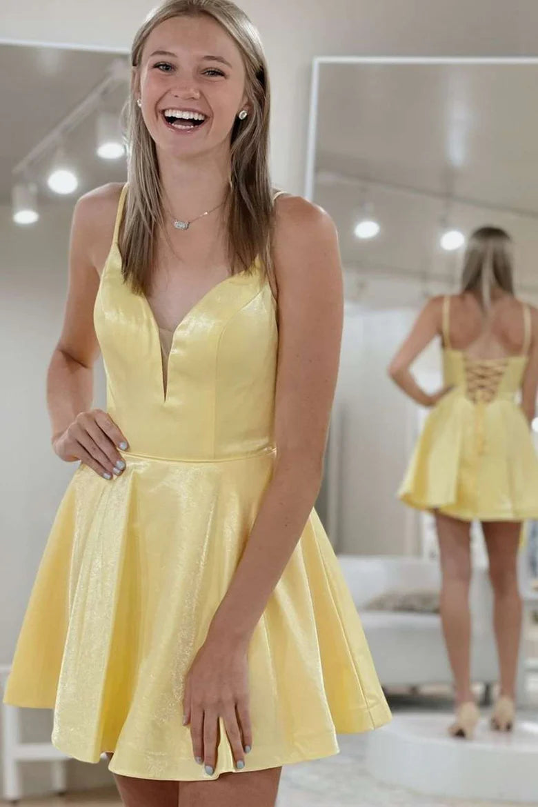 Vestido de fiesta con tirantes finos y corte en A